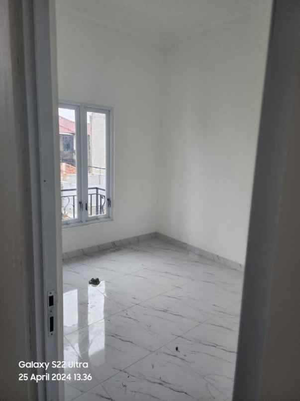 dijual rumah lapangan tembak cibubur