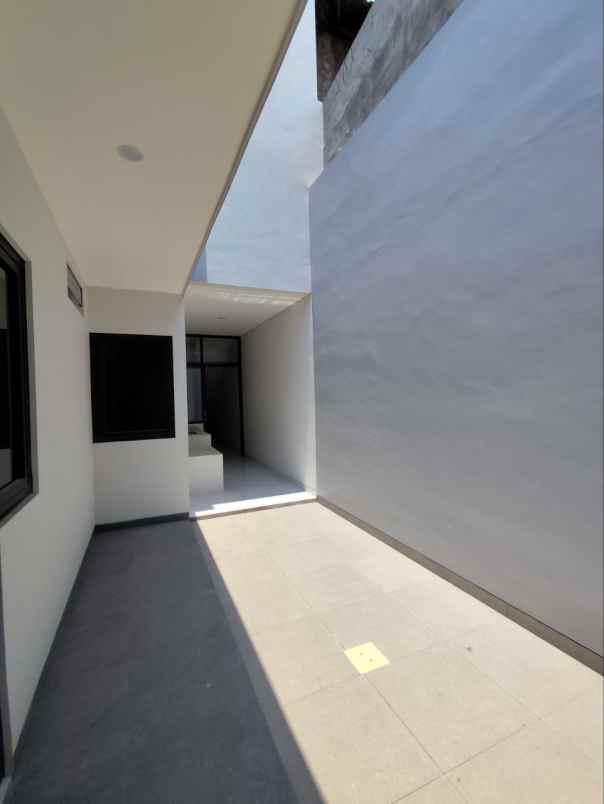 dijual rumah lebak arum