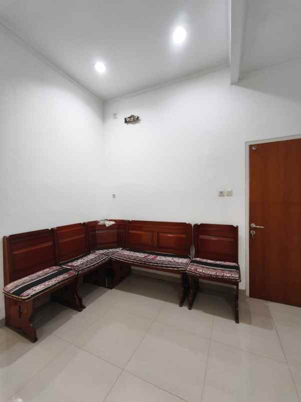 dijual rumah lebak bulus