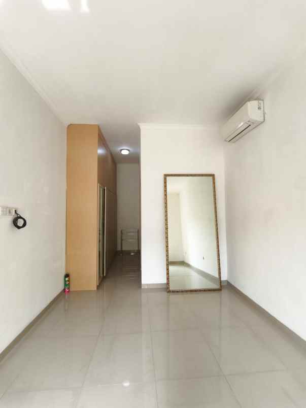 dijual rumah lebak bulus