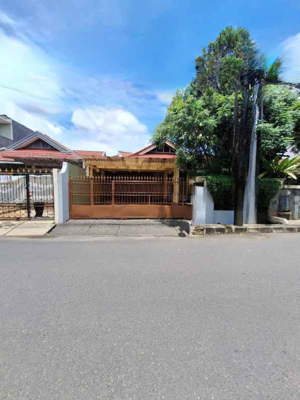 dijual rumah lebak lestari residence