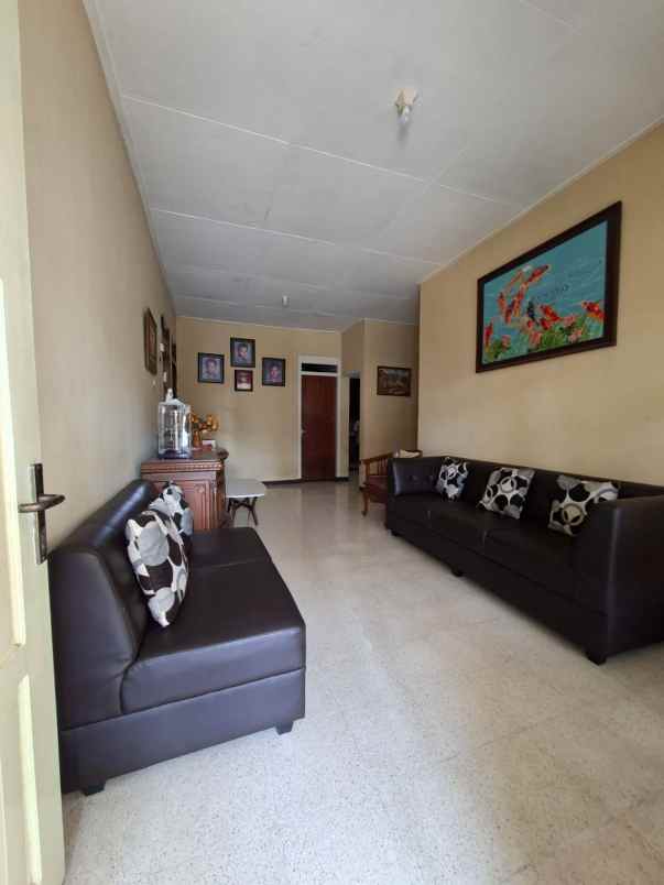 dijual rumah lokasi araya malang