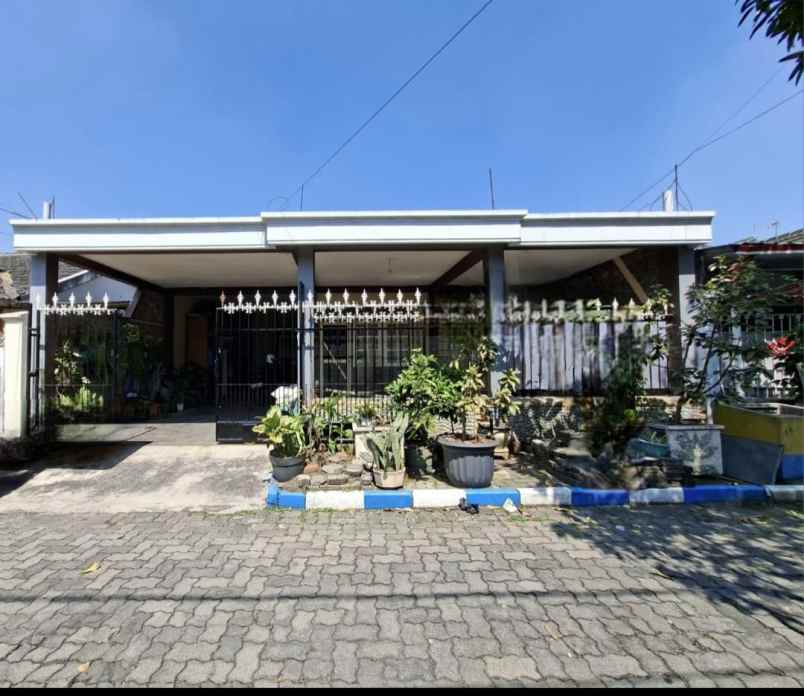 dijual rumah lokasi araya malang