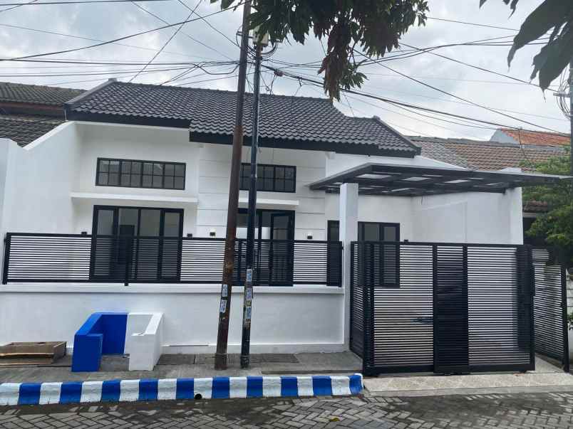 dijual rumah loncat indah