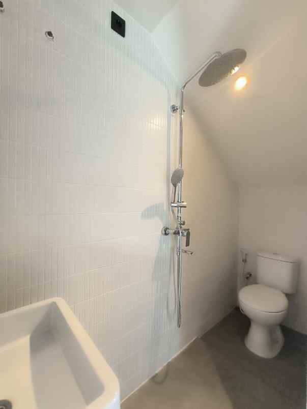 dijual rumah mansion nine