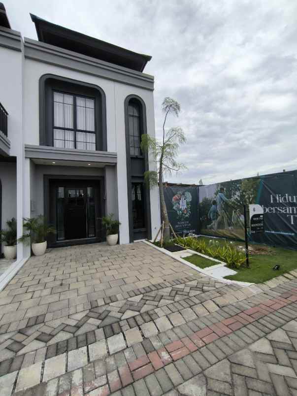 dijual rumah mansion nine