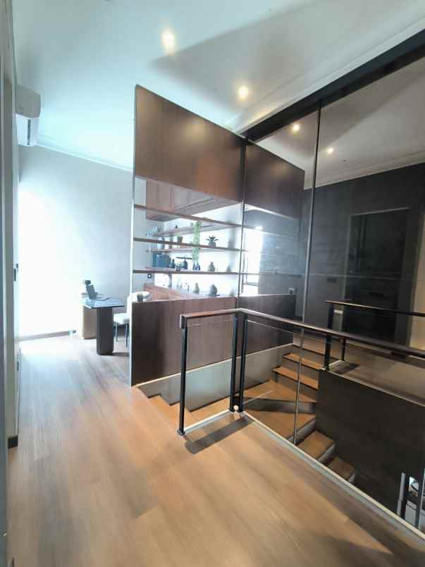 dijual rumah mansion nine