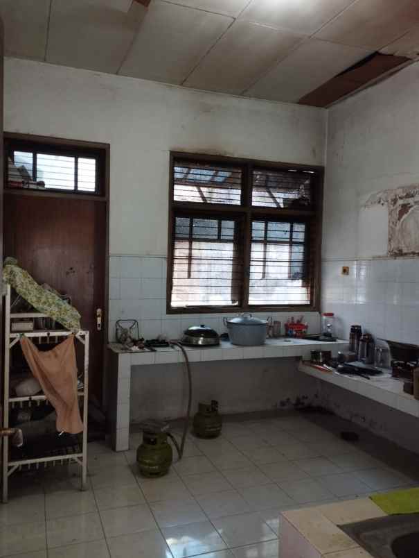 dijual rumah manyar indah