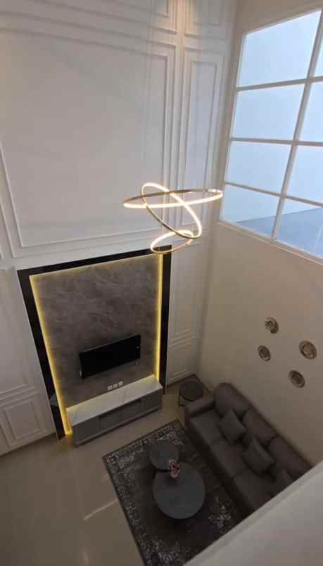 dijual rumah manyar jaya