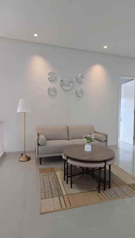 dijual rumah manyar jaya