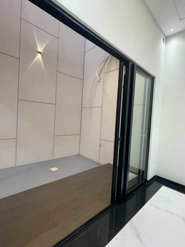 dijual rumah manyar kertoadi