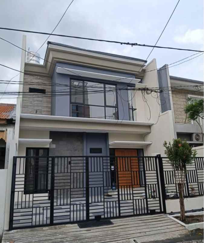 dijual rumah manyar rejo