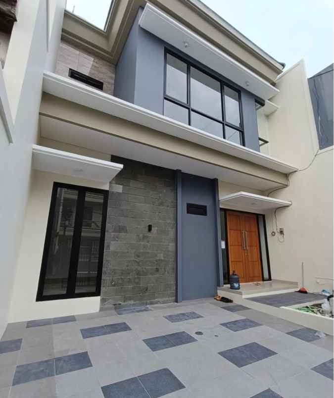 dijual rumah manyar rejo