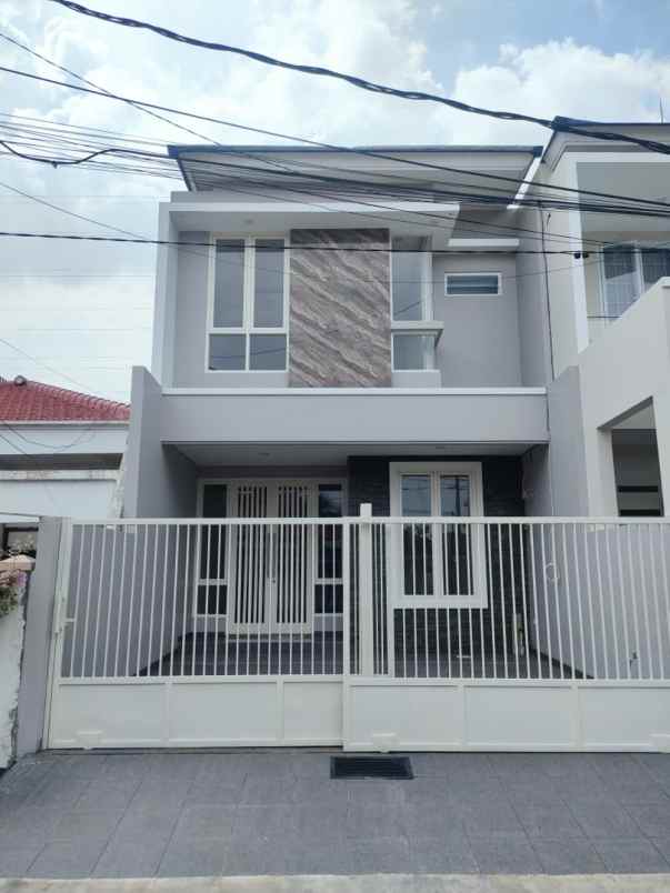 dijual rumah manyar tirtoyoso