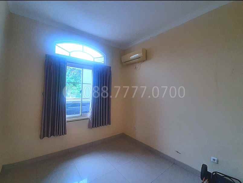 dijual rumah mediterania boulevard