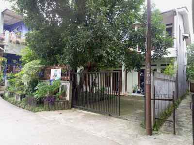 dijual rumah meruyung