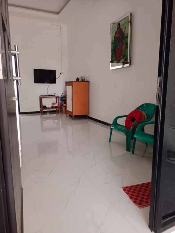 dijual rumah meteseh