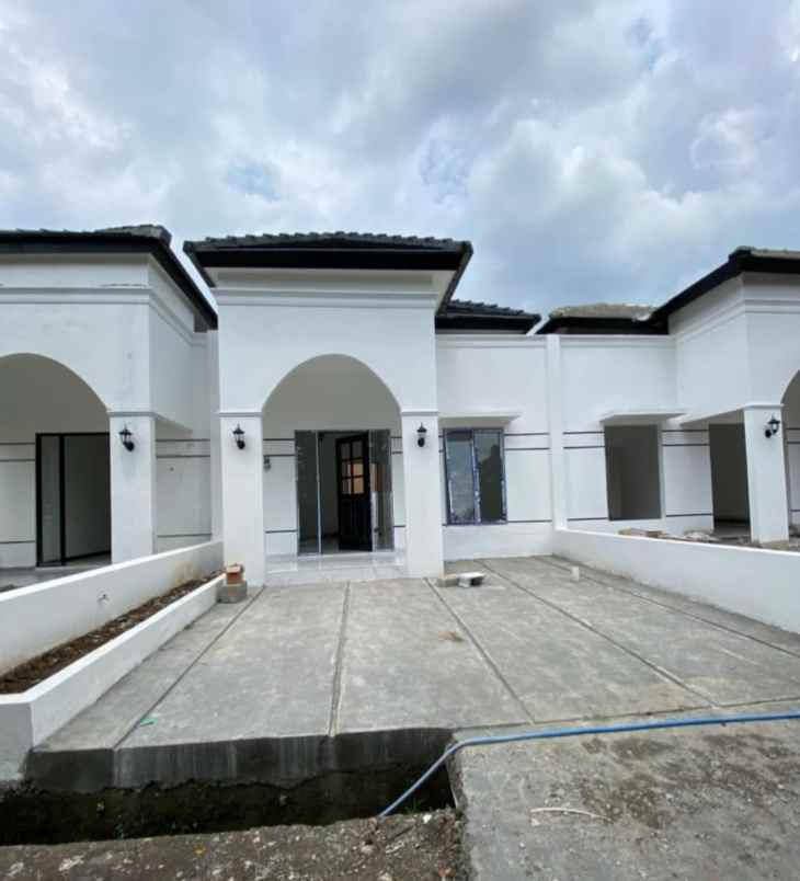 dijual rumah meteseh
