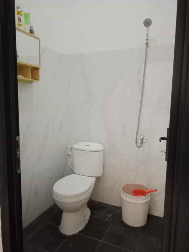 dijual rumah meteseh