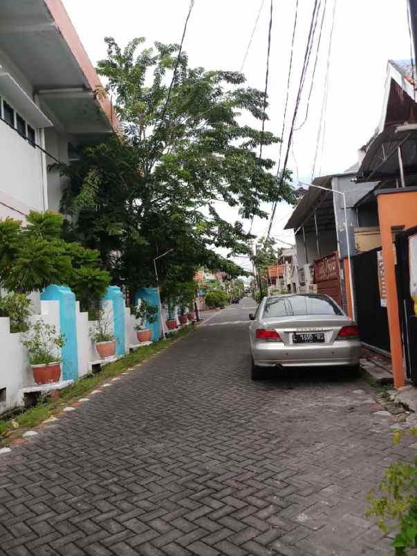 dijual rumah mulyosari utara