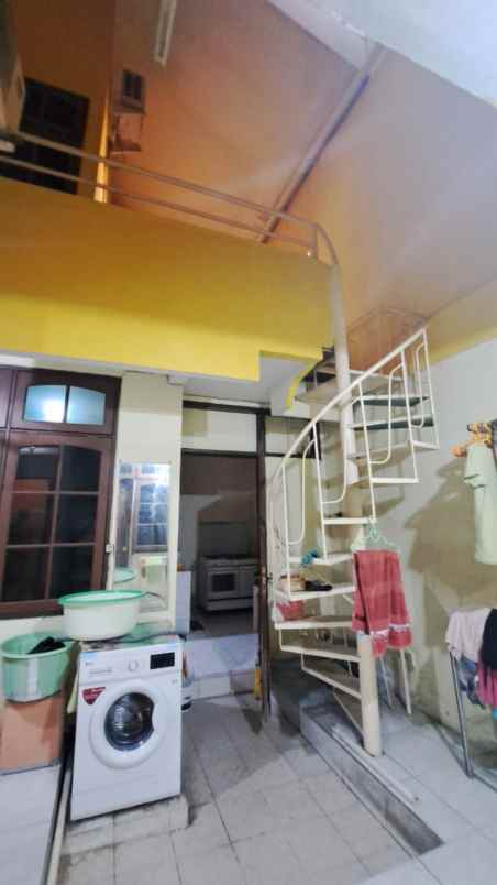 dijual rumah mulyosari utara