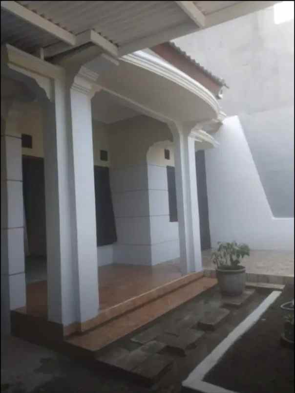 dijual rumah nginden intan