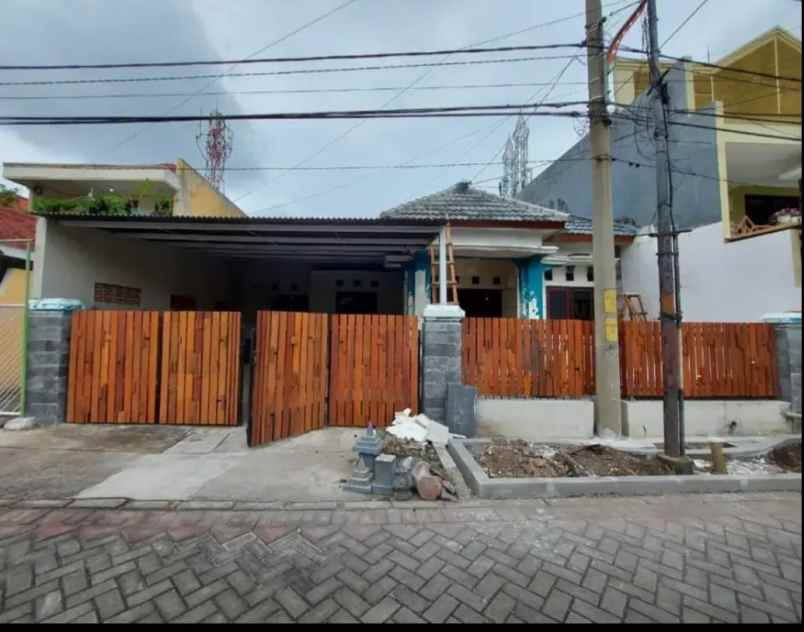 dijual rumah nginden intan