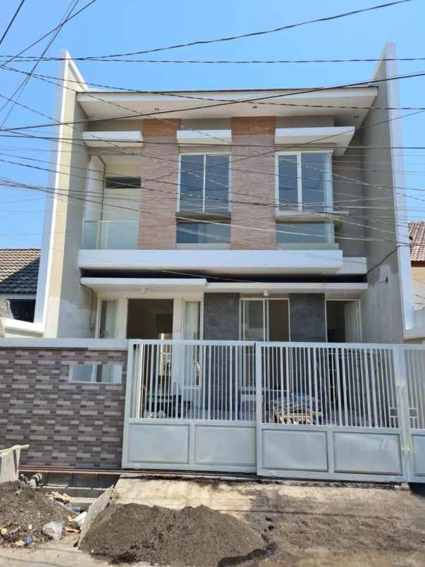 dijual rumah nginden intan timur