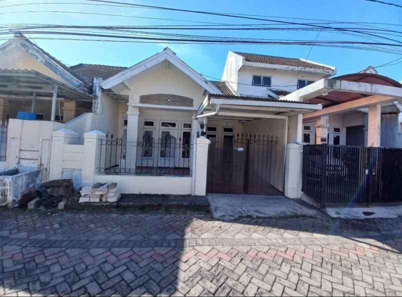 dijual rumah nirwana eksekutif