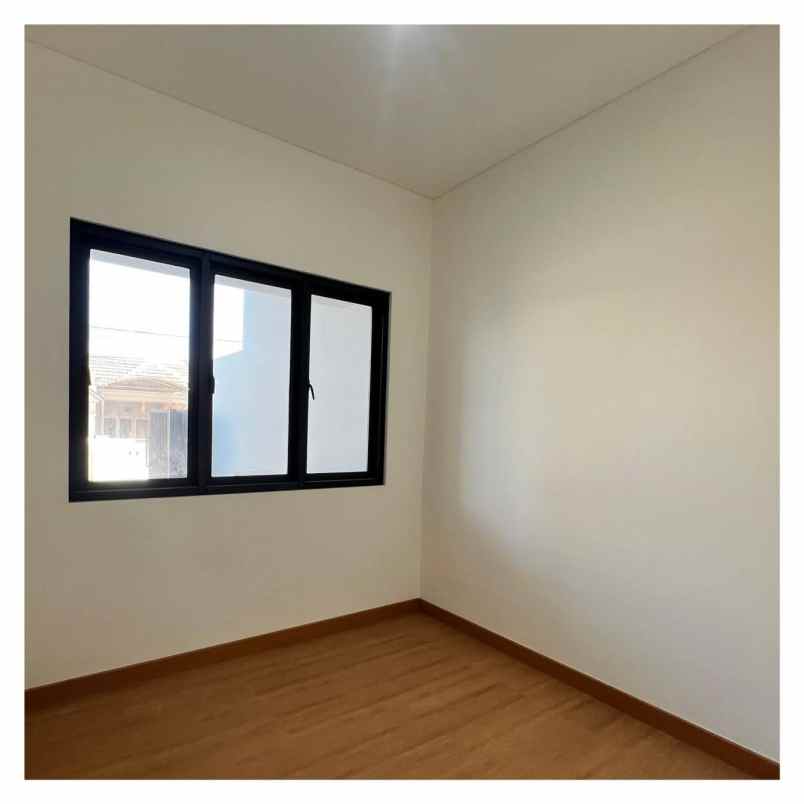 dijual rumah nirwana eksekutif