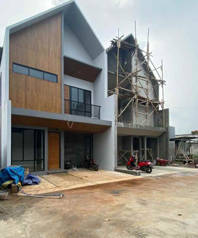 dijual rumah padurenan mustik jaya