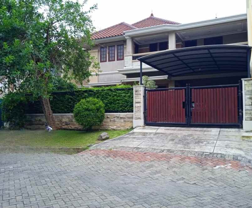 dijual rumah pakuwon city