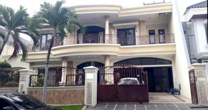 dijual rumah pakuwon city