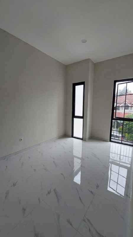 dijual rumah pantai mentari