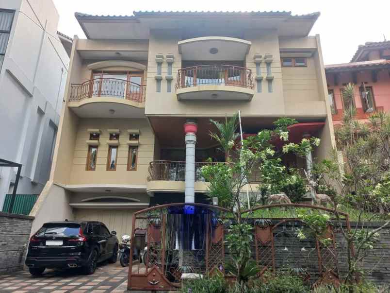 dijual rumah parahyangan rumah villa prv