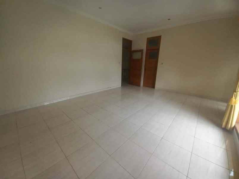 dijual rumah parahyangan rumah villa prv