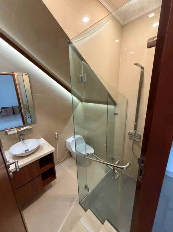 dijual rumah pelangi the gading residence