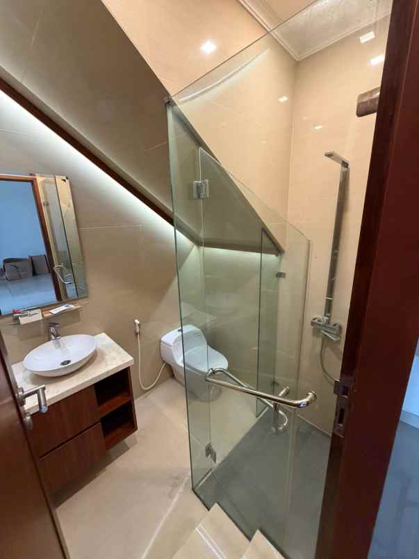 dijual rumah pelangi the gading residence