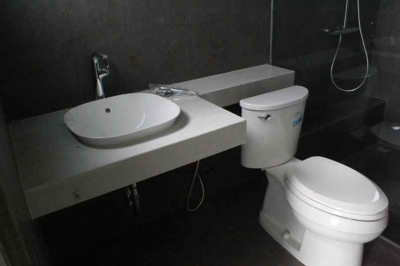 dijual rumah perum diamond residence