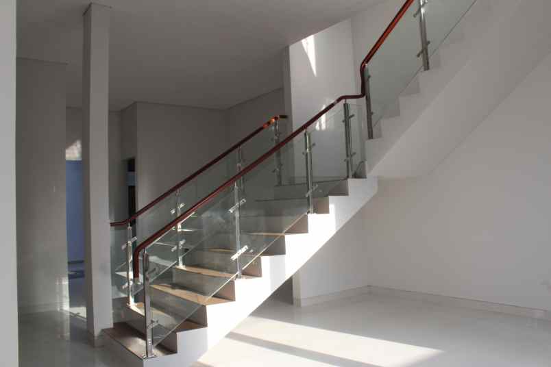 dijual rumah perum diamond residence