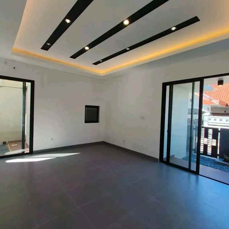 dijual rumah perumahan babatan pantai