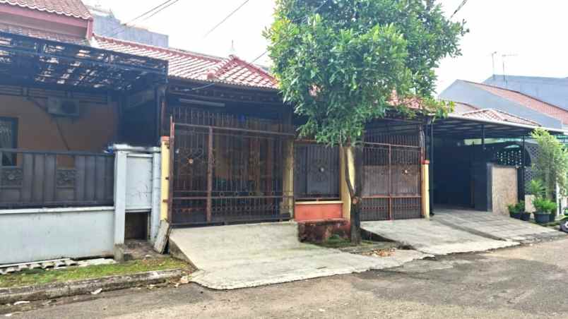 dijual rumah perumahan boulevard hijau