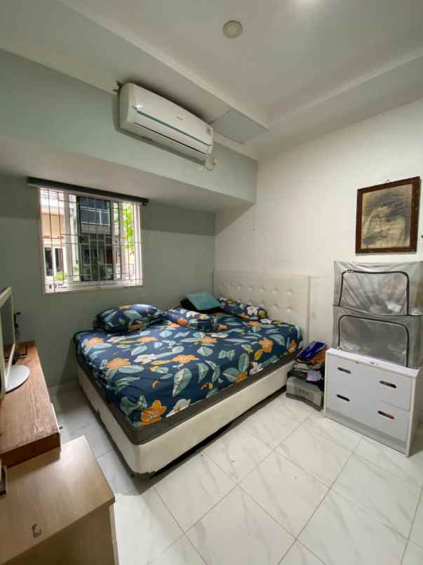 dijual rumah perumahan duta bintaro