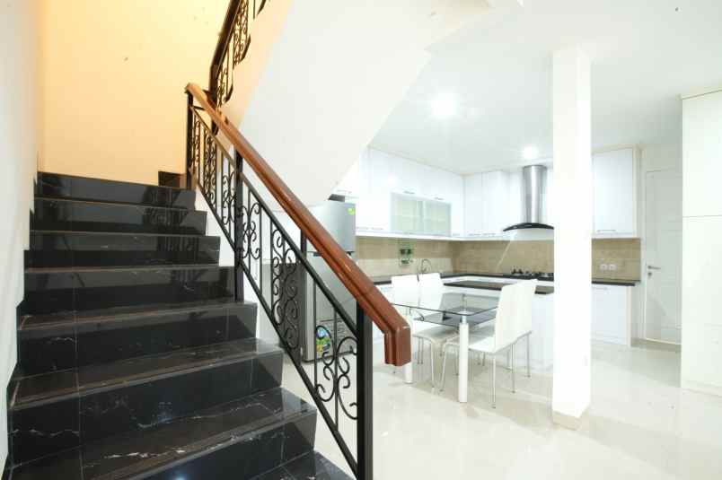 dijual rumah perumahan gading arcadia