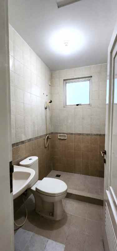 dijual rumah perumahan gading grande