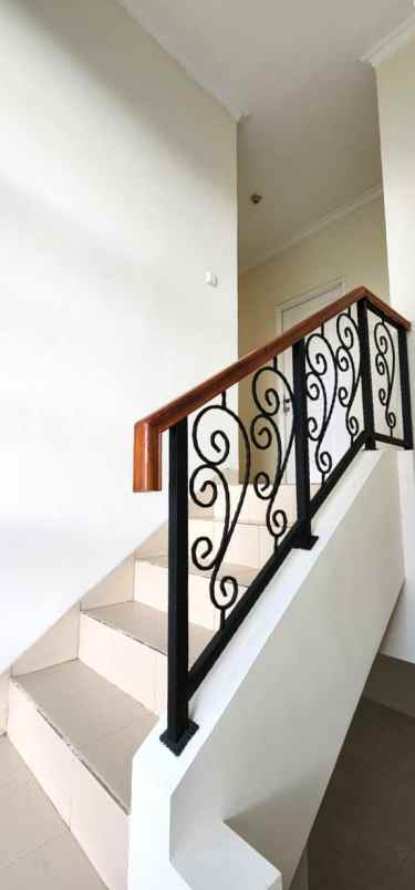 dijual rumah perumahan gading grande