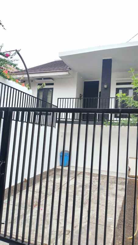 dijual rumah pondaok safari indah