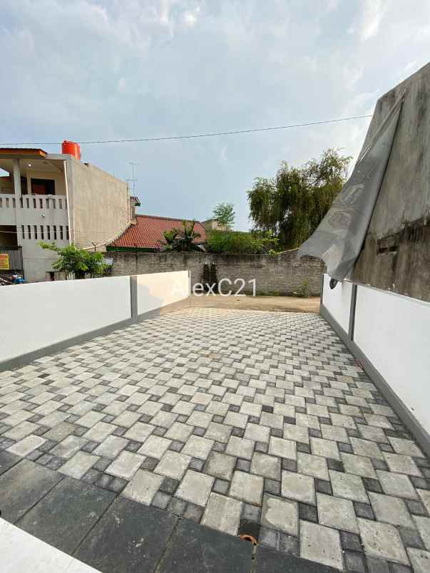 dijual rumah pondok gede