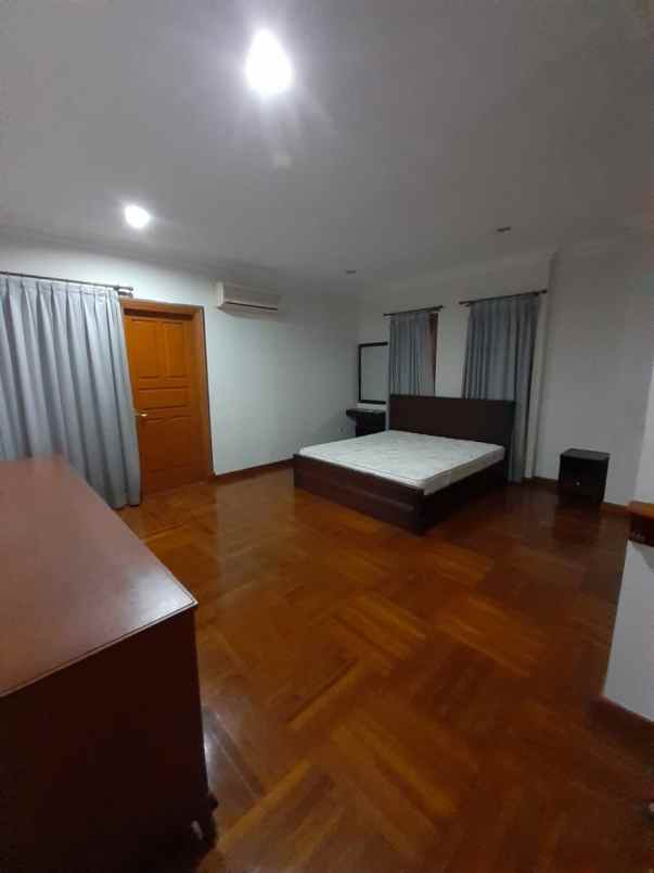 dijual rumah pondok indah