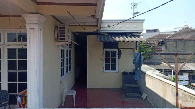 dijual rumah pulomas